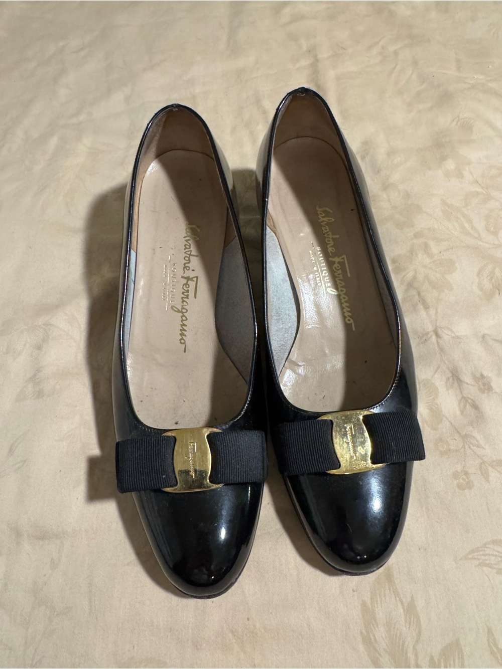 Salvatore Ferragamo Black Patent Vara Bow Low Heel Pumps - Picture 2 of 4